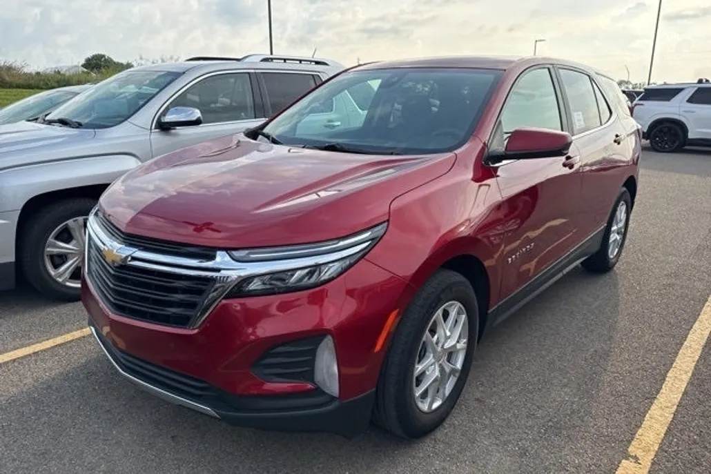 2022 Chevrolet Equinox LT photo 1