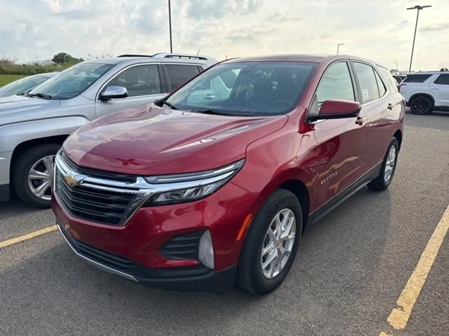 2022 Chevrolet Equinox LT photo 1
