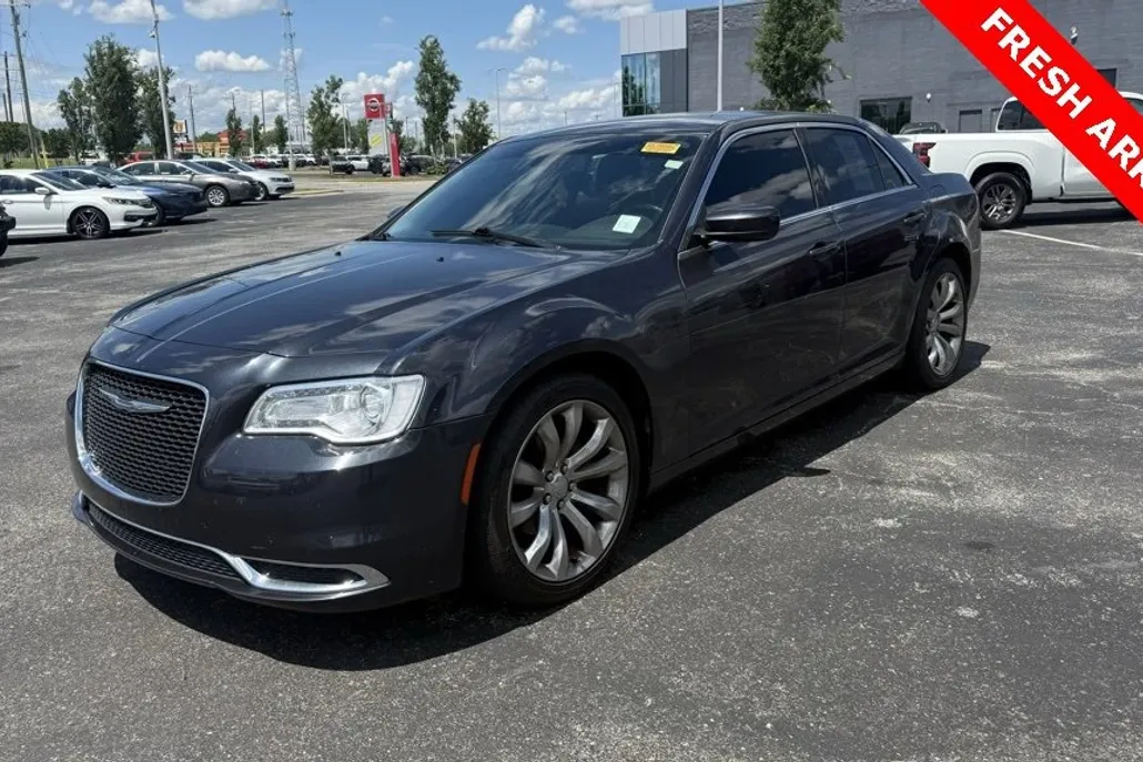 2017 Chrysler 300 Limited photo 1
