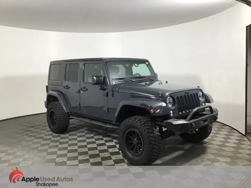 2016 Jeep Wrangler Unlimited Sahara photo 1