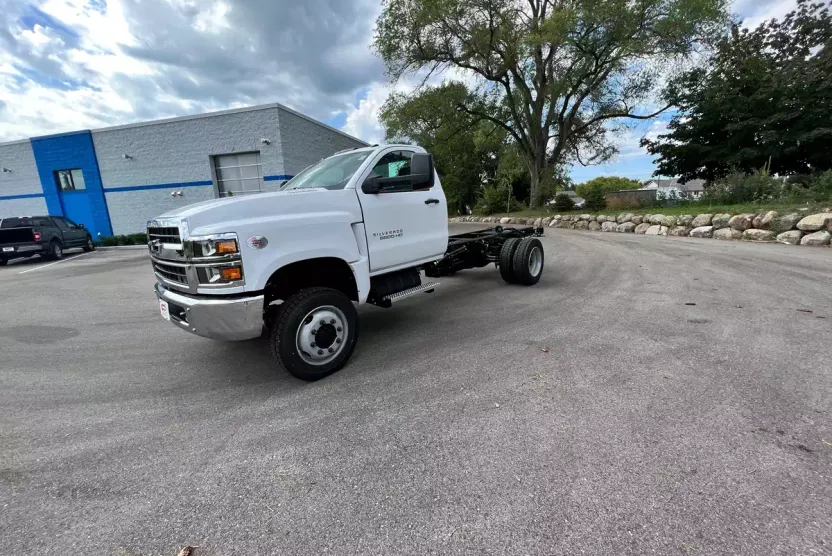 2023 Chevrolet Silverado 5500HD Work Truck photo 1
