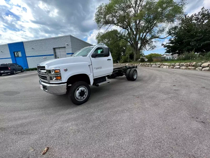 2023 Chevrolet Silverado 5500HD Work Truck photo 1