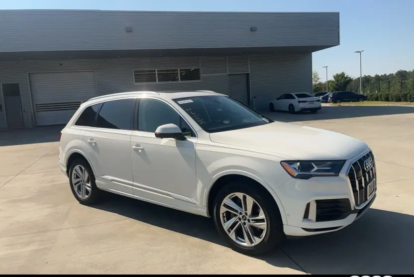 2023 Audi Q7 55 Premium Plus photo 1