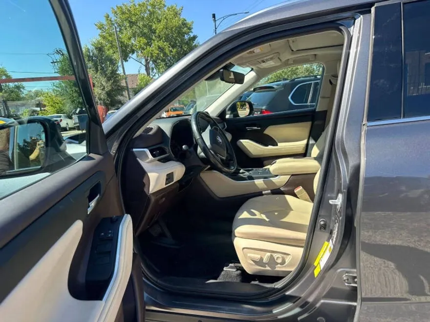 2021 Toyota Highlander Hybrid XLE photo 1