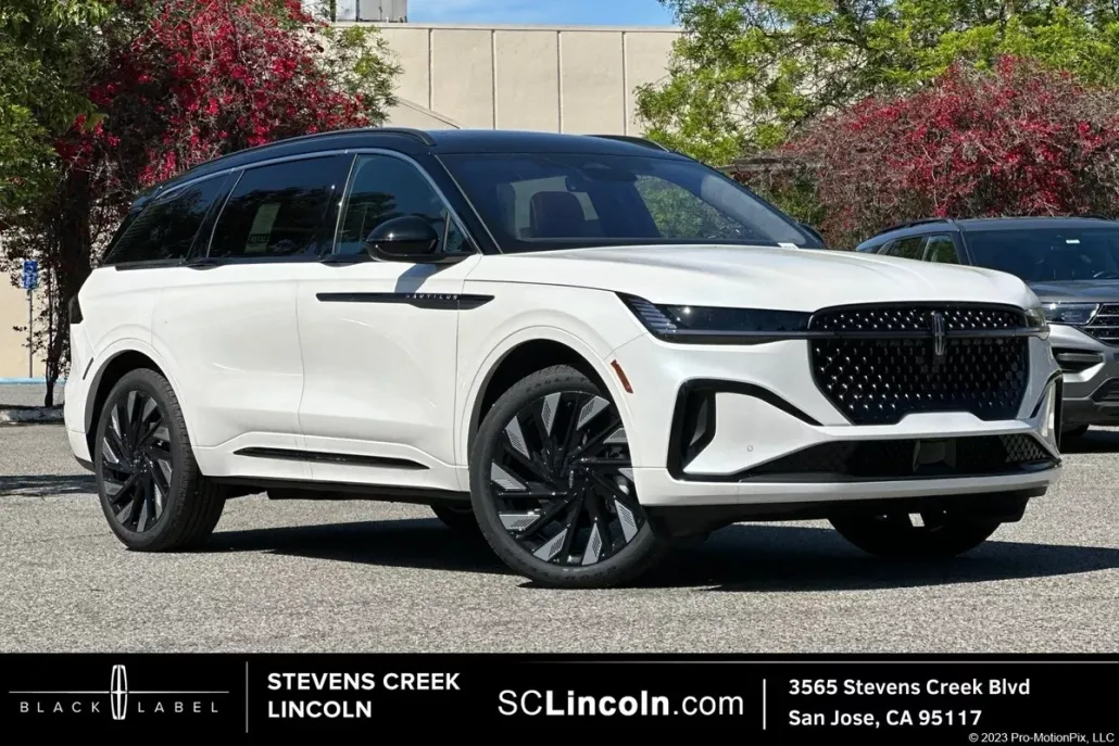 2025 Lincoln Nautilus Black Label photo 1