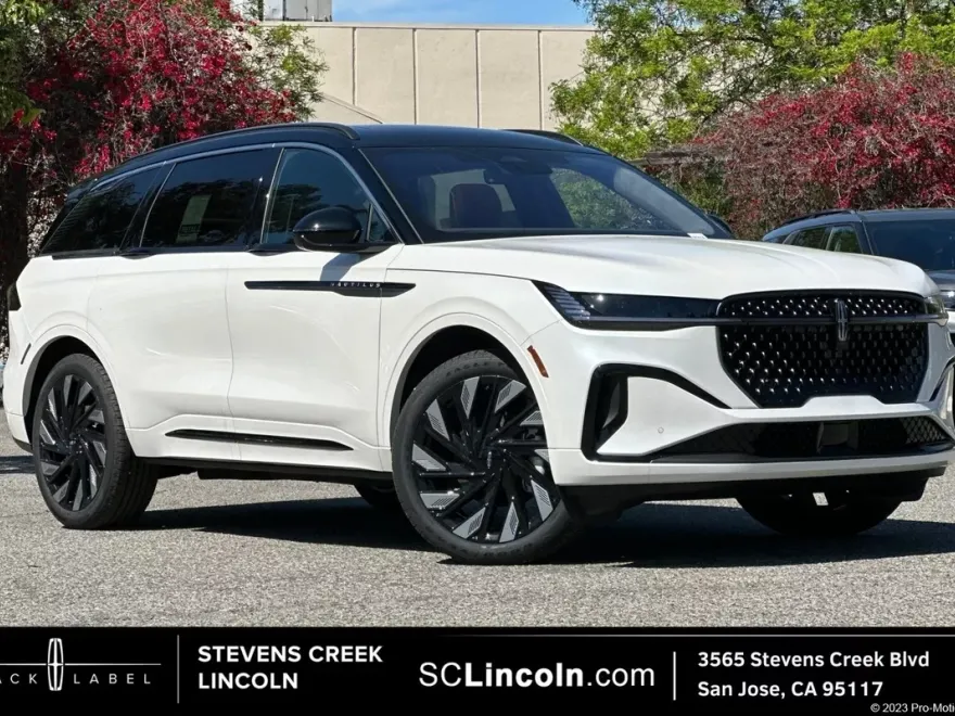 2025 Lincoln Nautilus Black Label photo 1