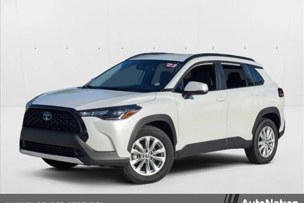 2023 Toyota Corolla Cross LE photo 1