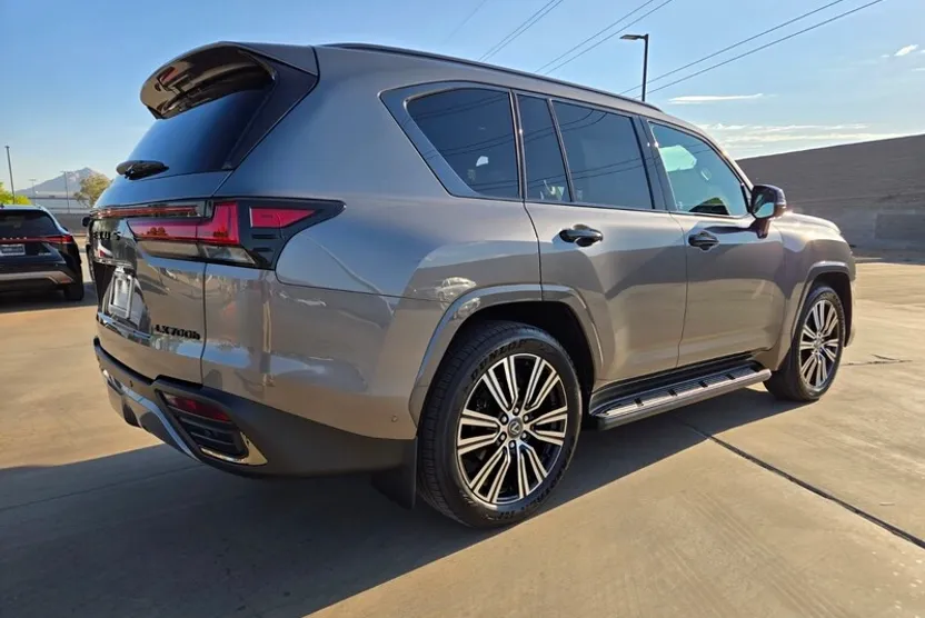 2025 Lexus LX Luxury photo 1