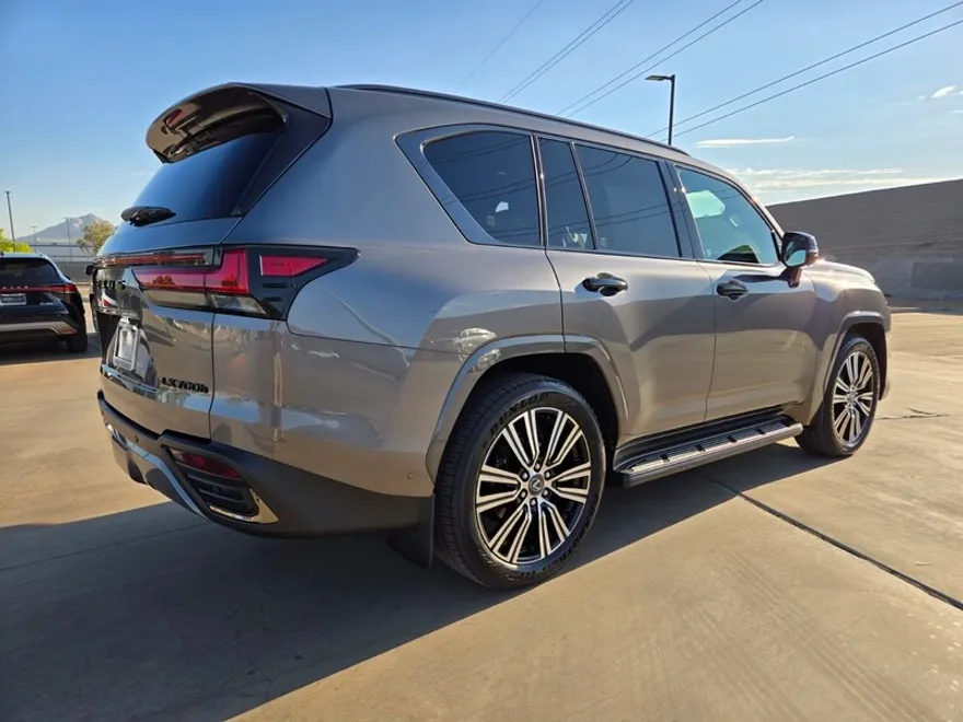 2025 Lexus LX Luxury photo 1