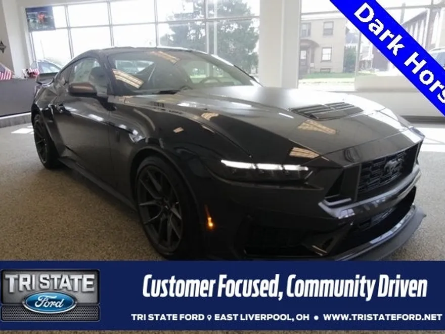 2025 Ford Mustang Dark Horse photo 1