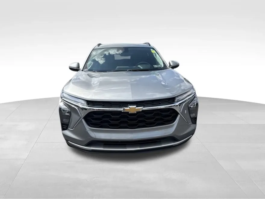 2024 Chevrolet Trax LT photo 1