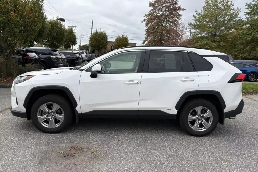 2022 Toyota RAV4 Hybrid XLE photo 1