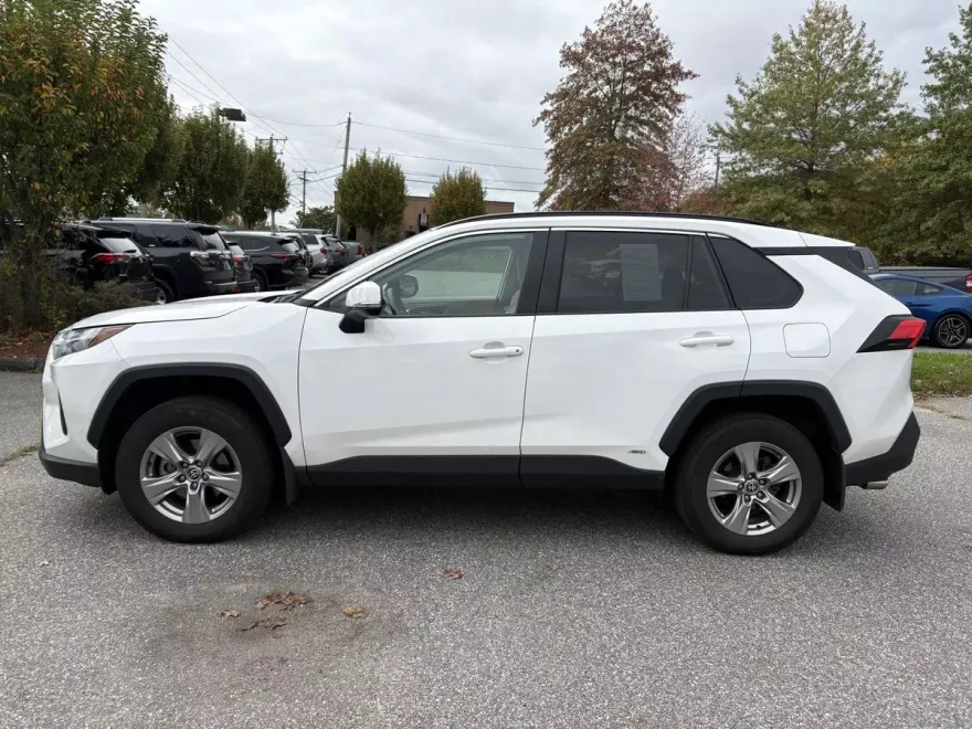 2022 Toyota RAV4 Hybrid XLE photo 1