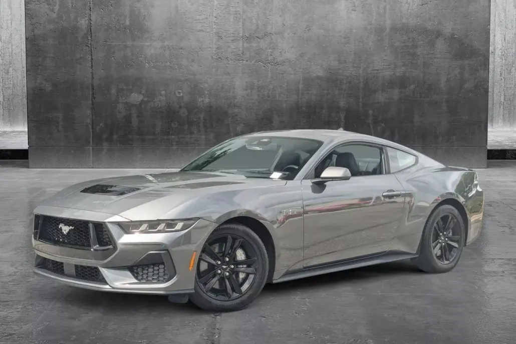 2024 Ford Mustang GT photo 1