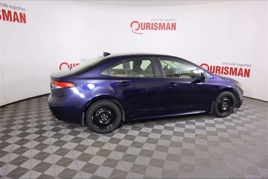 2021 Toyota Corolla LE photo 1