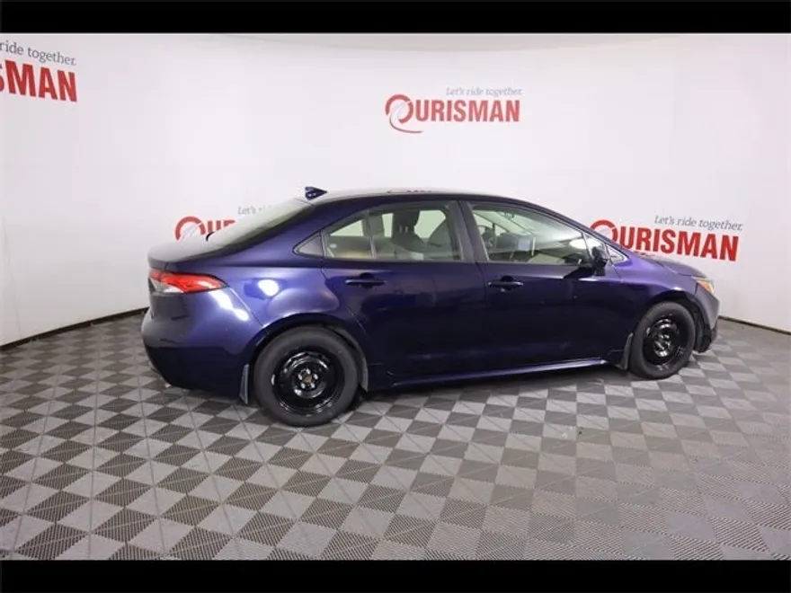2021 Toyota Corolla LE photo 1