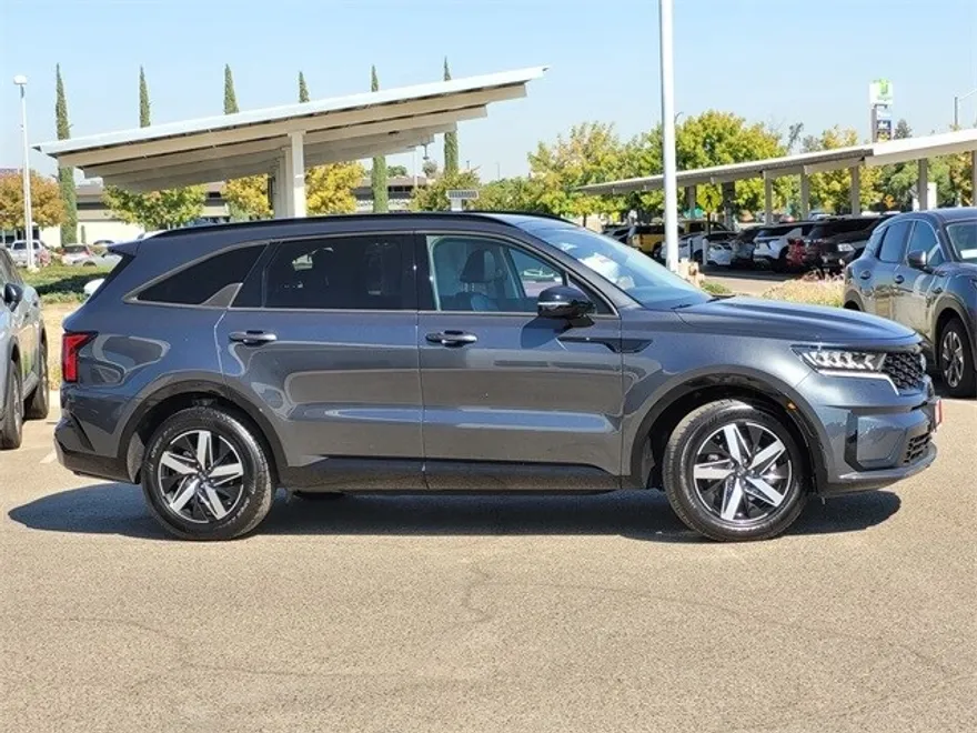 2021 Kia Sorento S photo 1