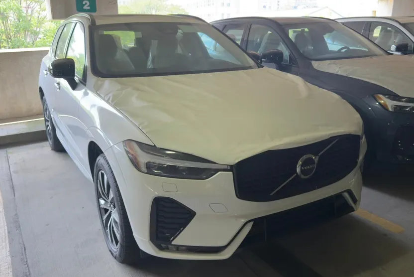 2025 Volvo XC60 B5 Core photo 1