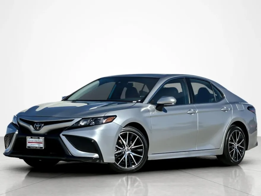 2024 Toyota Camry SE photo 1