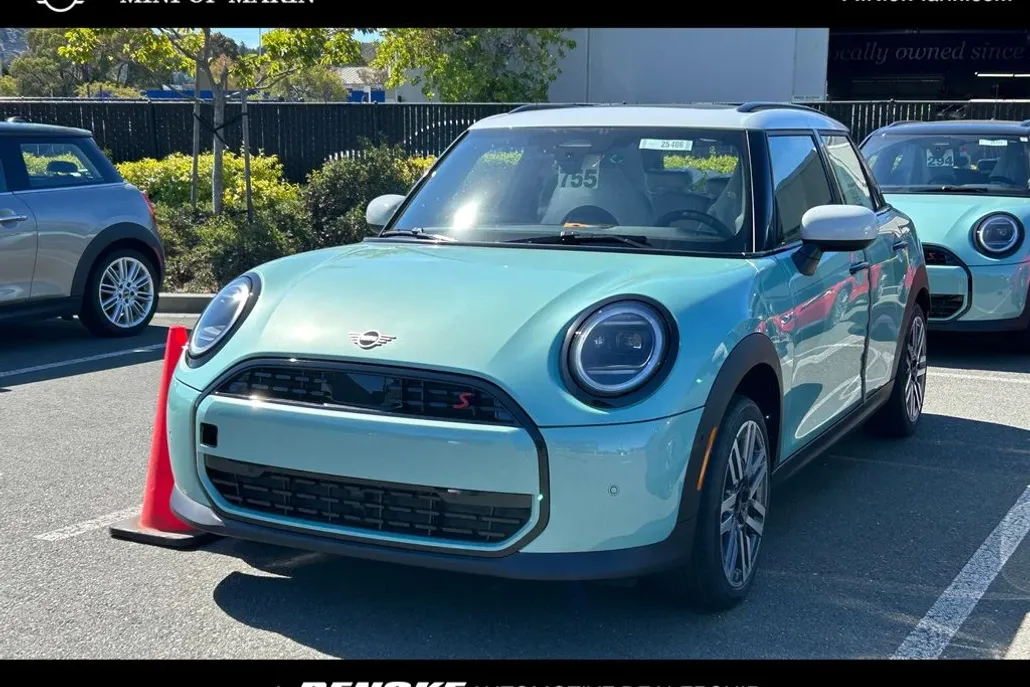 2025 Mini Cooper 4 Door Hardtop Signature photo 1