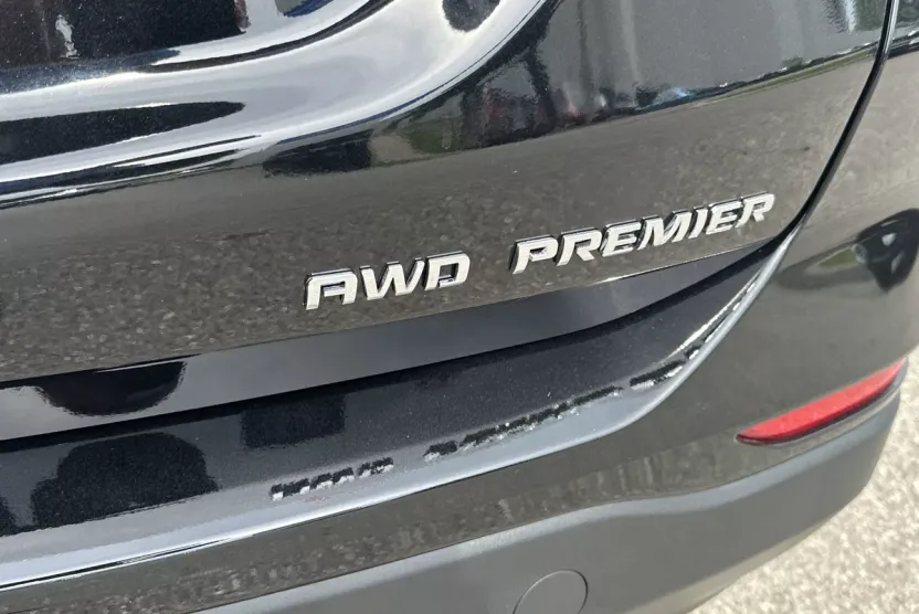 2024 Chevrolet Equinox Premier photo 1