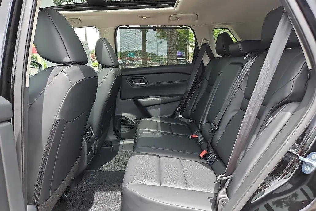 2026 Nissan Rogue SV photo 1