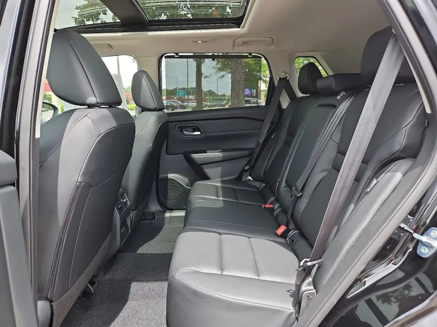 2026 Nissan Rogue SV photo 1