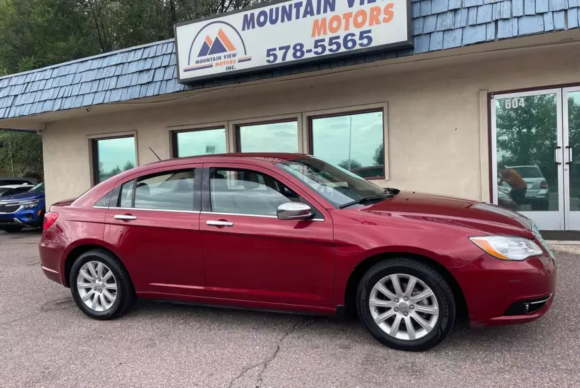 2013 Chrysler 200 Limited photo 1