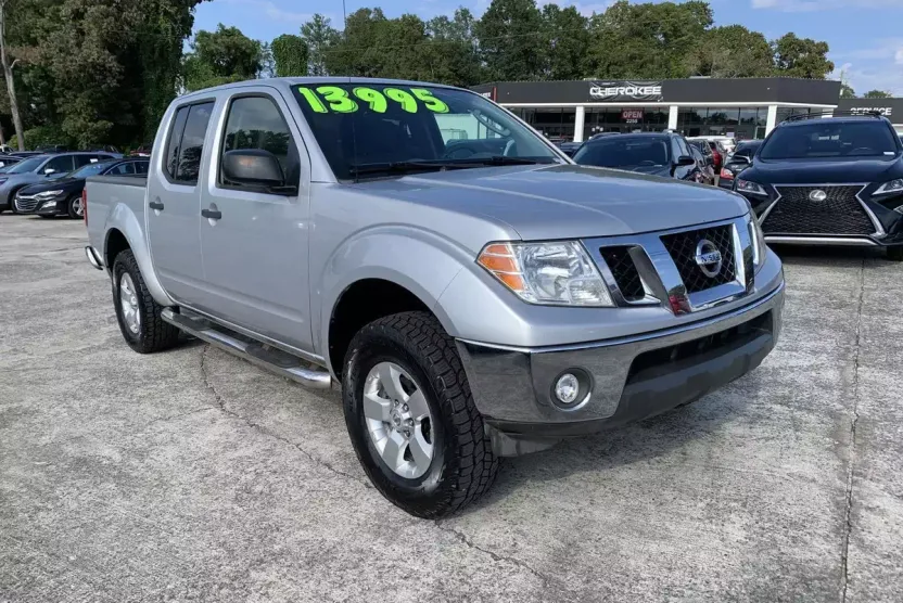 2010 Nissan Frontier SE photo 1