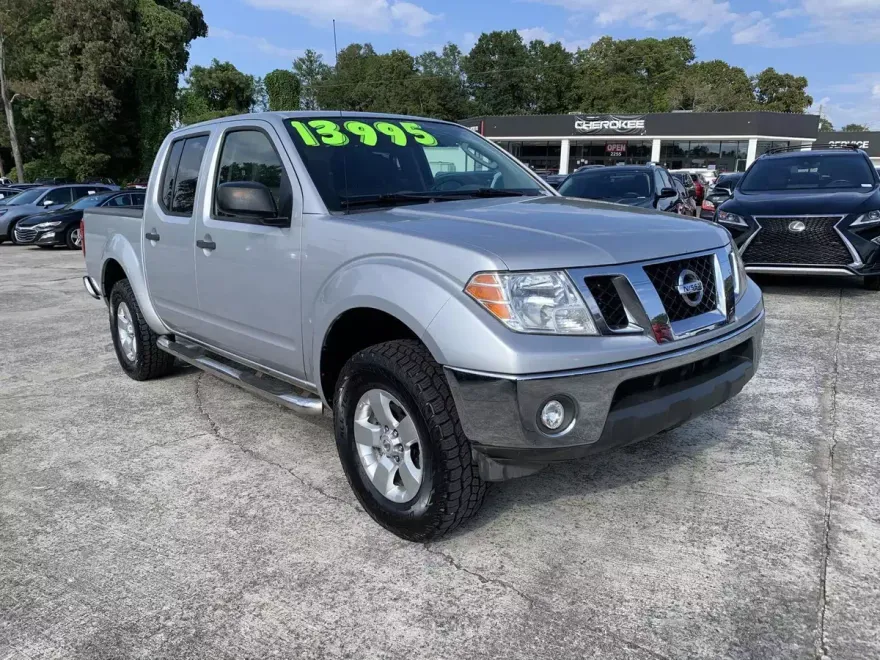 2010 Nissan Frontier SE photo 1