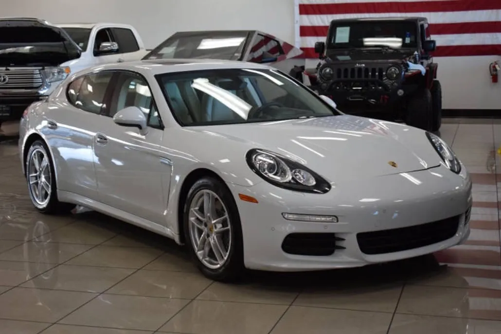 2016 Porsche Panamera 4 photo 1