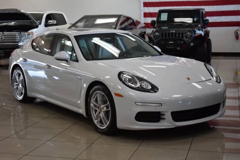 2016 Porsche Panamera 4 photo 1