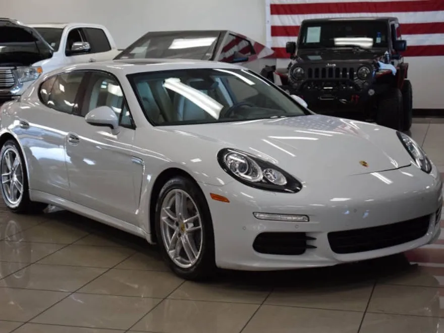 2016 Porsche Panamera 4 photo 1