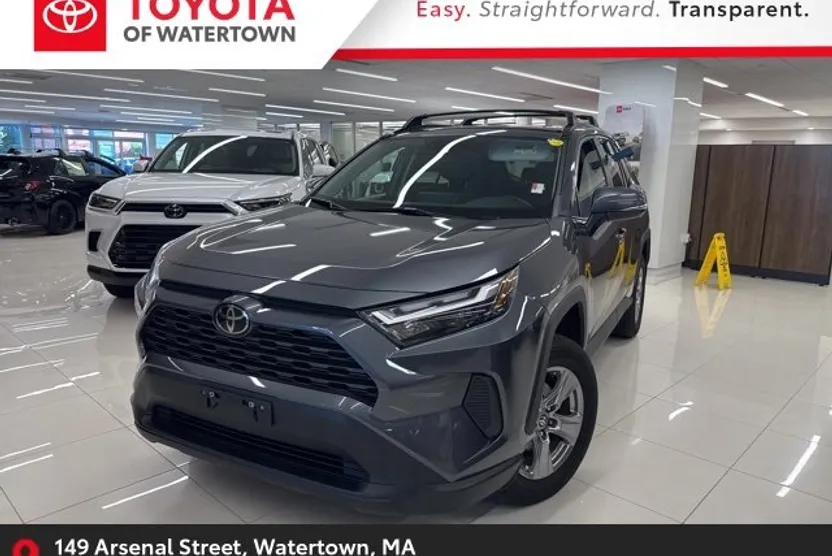 2022 Toyota RAV4 XLE photo 1