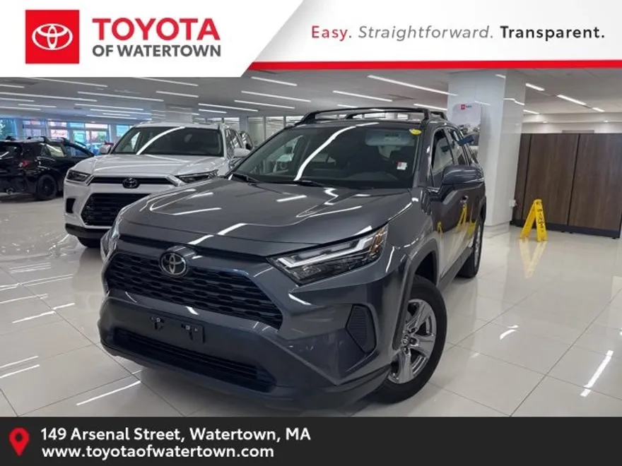 2022 Toyota RAV4 XLE photo 1