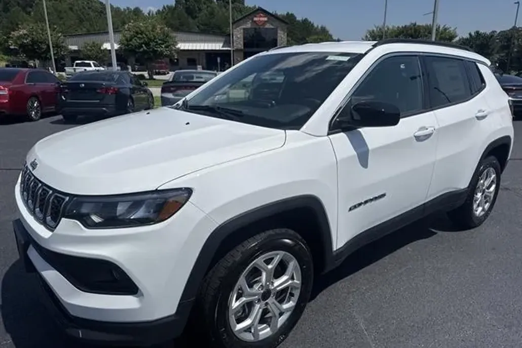 2025 Jeep Compass Latitude photo 1