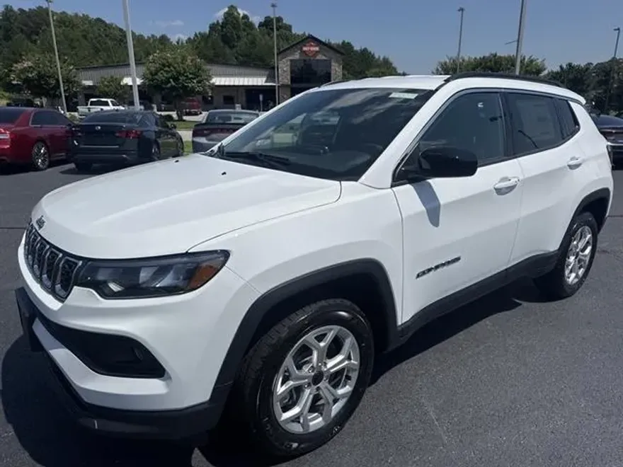 2025 Jeep Compass Latitude photo 1