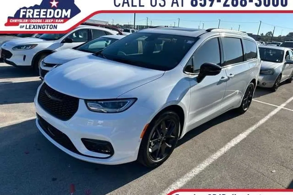 2026 Chrysler Pacifica Limited photo 1