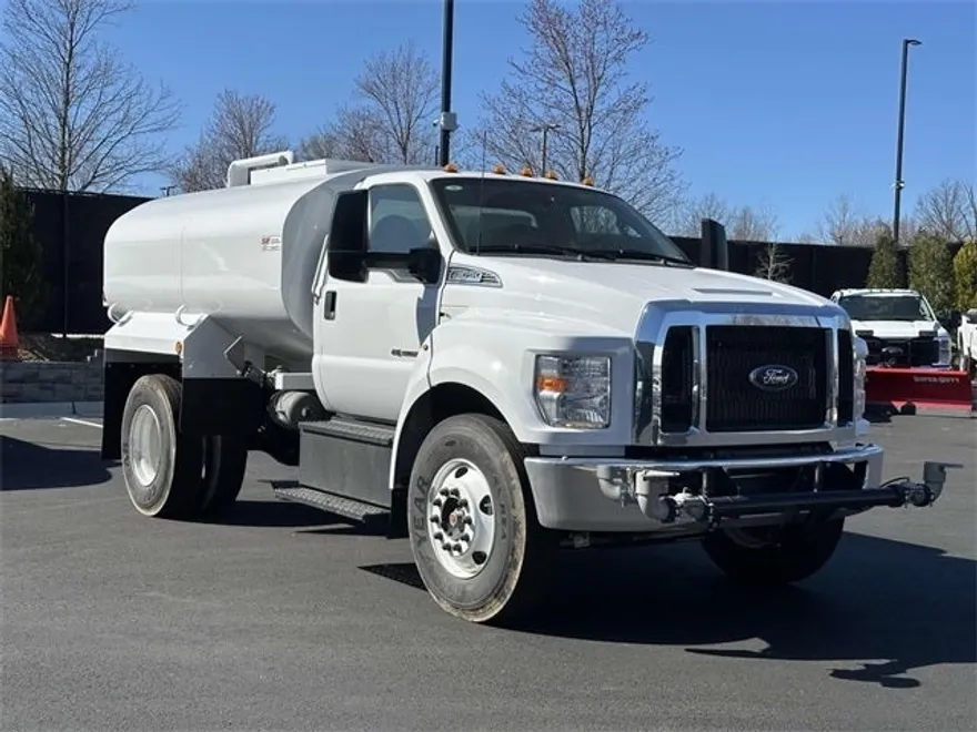 2025 Ford F-650 SuperCab photo 1