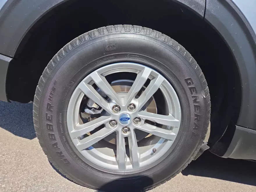 2023 Ford Explorer Base photo 1