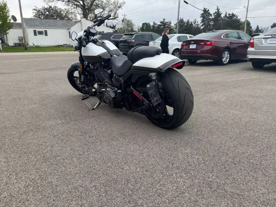 2016 Harley Davidson FXSE / CVO Pro Street Breakout photo 1