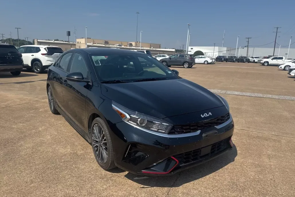 2024 Kia Forte GT-Line photo 1