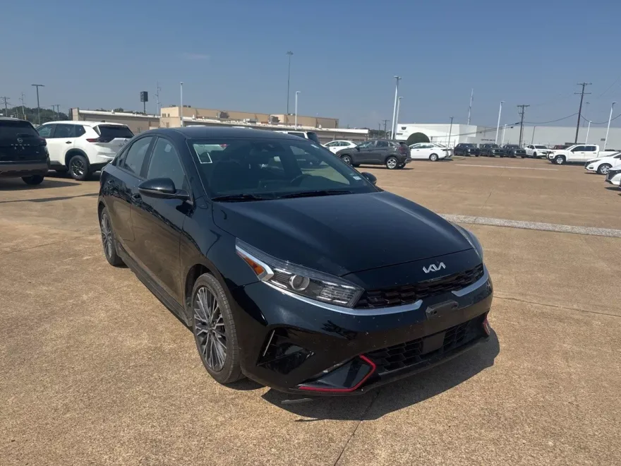 2024 Kia Forte GT-Line photo 1