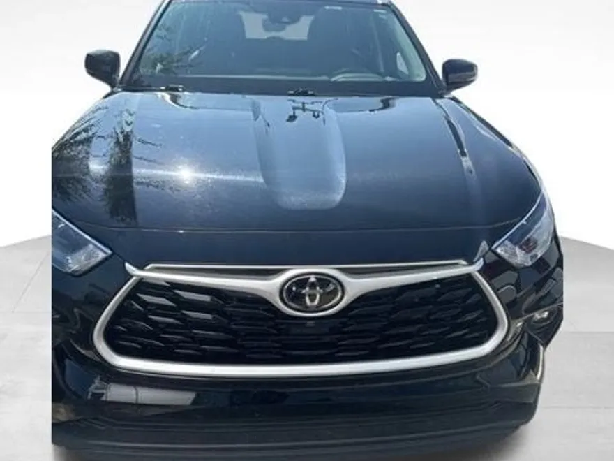 2023 Toyota Highlander XLE photo 1