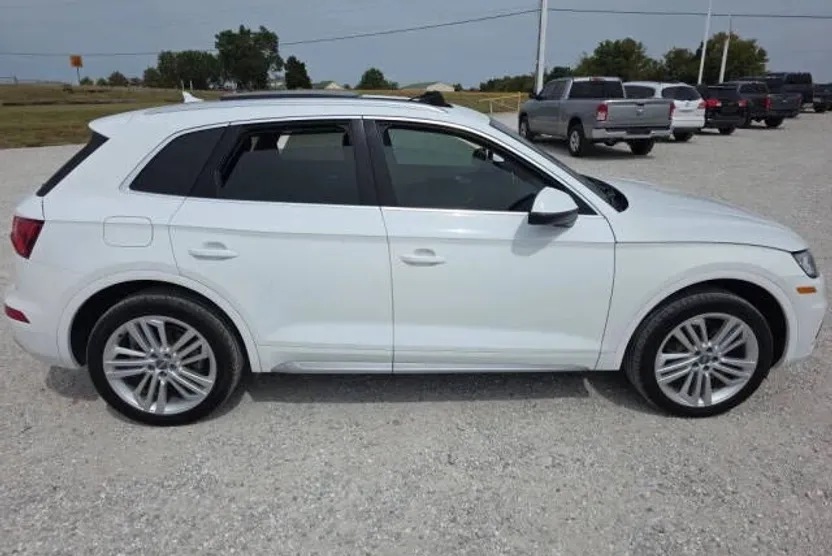 2018 Audi Q5 2.0T Premium Plus photo 1