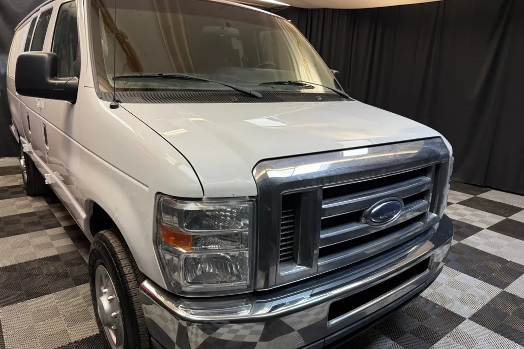 2012 Ford E-350 photo 1