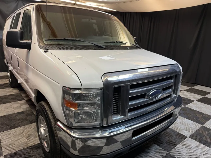 2012 Ford E-350 photo 1