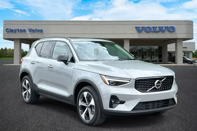 2026 Volvo XC40 Plus AWD photo 1