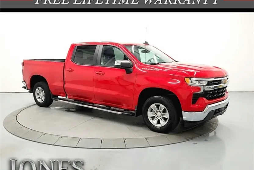 2024 Chevrolet Silverado 1500 LT photo 1