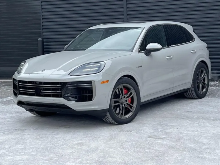 2025 Porsche Cayenne Turbo E-Hybrid photo 1